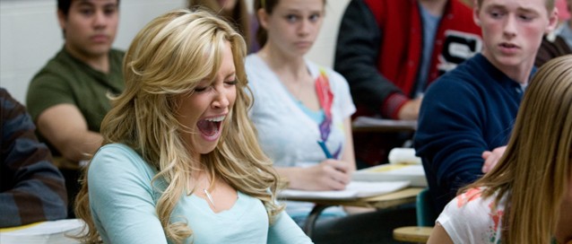 Non, Kris ne baye pas en classe, elle crie ! Non, Kris ne baye pas en classe, elle crie !