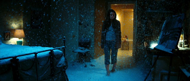 Nancy marche pieds nus dans la neige sans avoir froid, normal quoi Nancy marche pieds nus dans la neige sans avoir froid, normal quoi